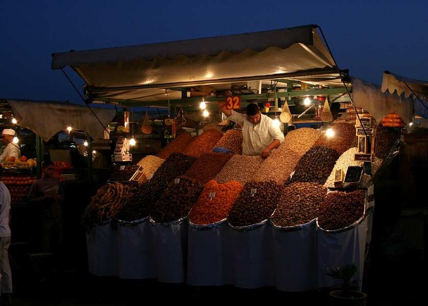 5638_Marrakech - Marktkraampje op Jamma El Fna.jpg